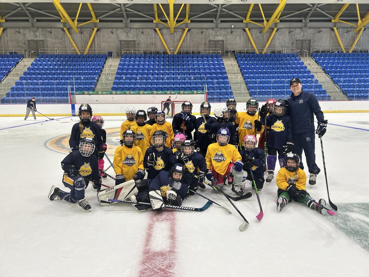 Our All-American is back 🤩

Loved seeing former ECAC Player of the Year and Boston Fleet fan favorite Kelly Babstock back in Hamden for Camp Week!

#BobcatNation x #SeeItToBeIt