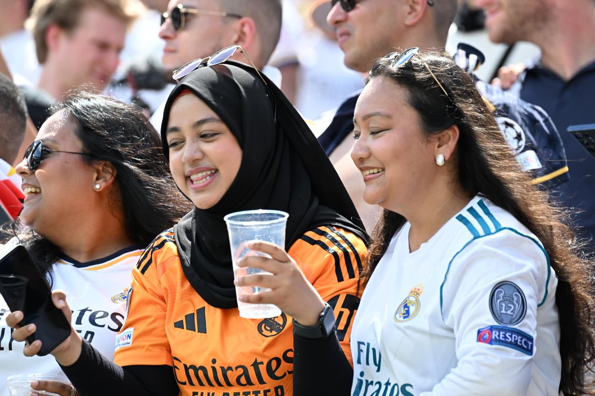 Kakooza Ramzan (@kakoozar) on Twitter photo At Half Time | <a href="/realmadrid/">Real Madrid C.F.</a> 0-3 <a href="/PSG_inside/">Paris Saint-Germain</a>
📸 : <a href="/charlesmusoke17/">charleslwanga</a>
#TalkWithRamzan | #FIFACWC | #FCWCWithRamzan At Half Time | <a href="/realmadrid/">Real Madrid C.F.</a> 0-3 <a href="/PSG_inside/">Paris Saint-Germain</a>
📸 : <a href="/charlesmusoke17/">charleslwanga</a>
#TalkWithRamzan | #FIFACWC | #FCWCWithRamzan