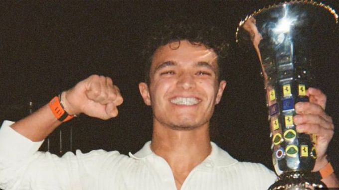 ⠀      CONNECTION 
⠀      CALL. 

⠀      like this post 
if you wish to discuss the connection you want the characters to have. 
muse is bisexual + dominant. also multiship. 
(friends/childhood friends, exes, lovers etc.)