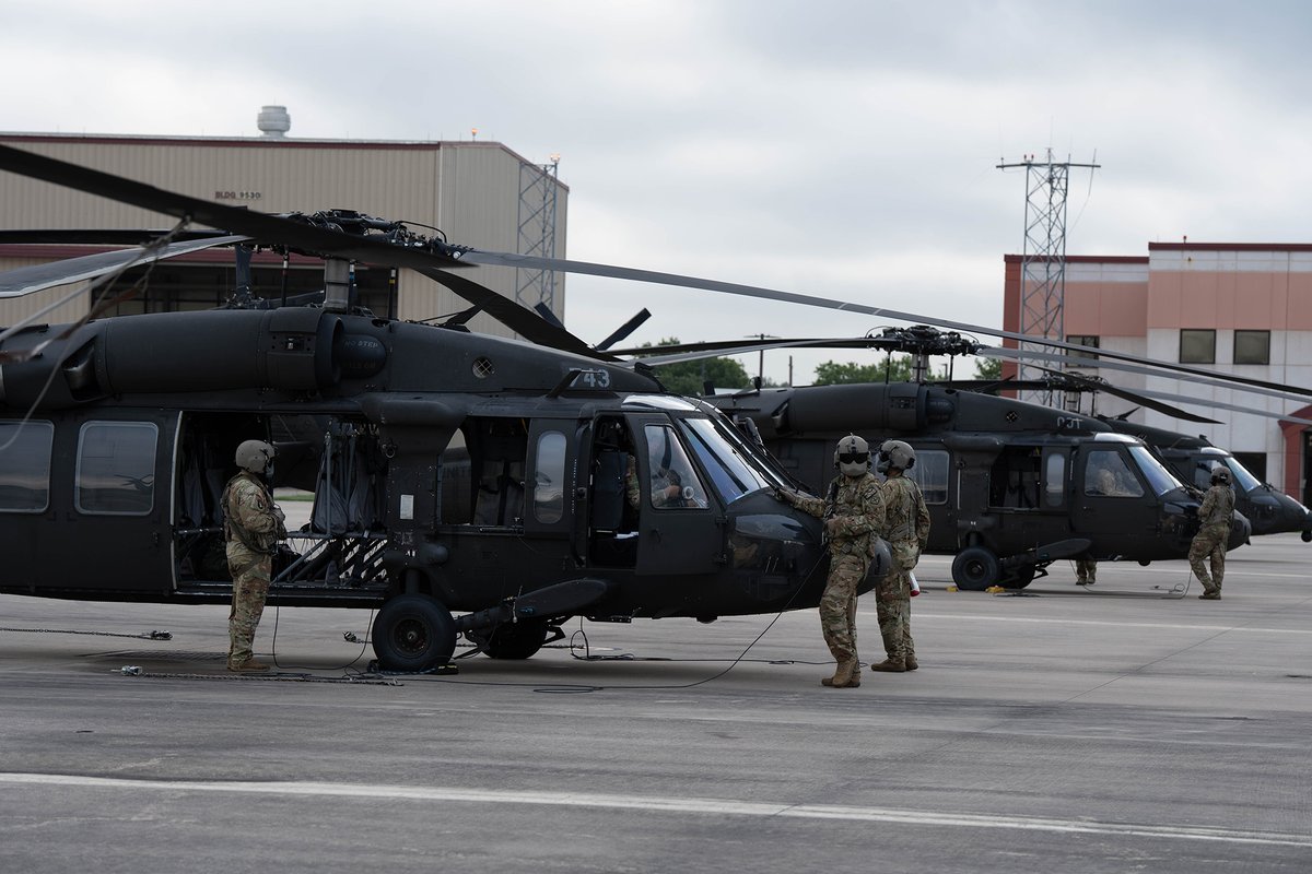 TXMilitary's tweet image. Thank you Arkansas National Guard for sending four UH-60 Black Hawks. These talented air crews began support operations today in and around our flood-impacted communities.
#TMD #ARNG #ANG #NGB #Arkansas #ArkansasNationalGuard #DoD #GoArmy #USArmy #Texasflood #USAirForce #Texas…