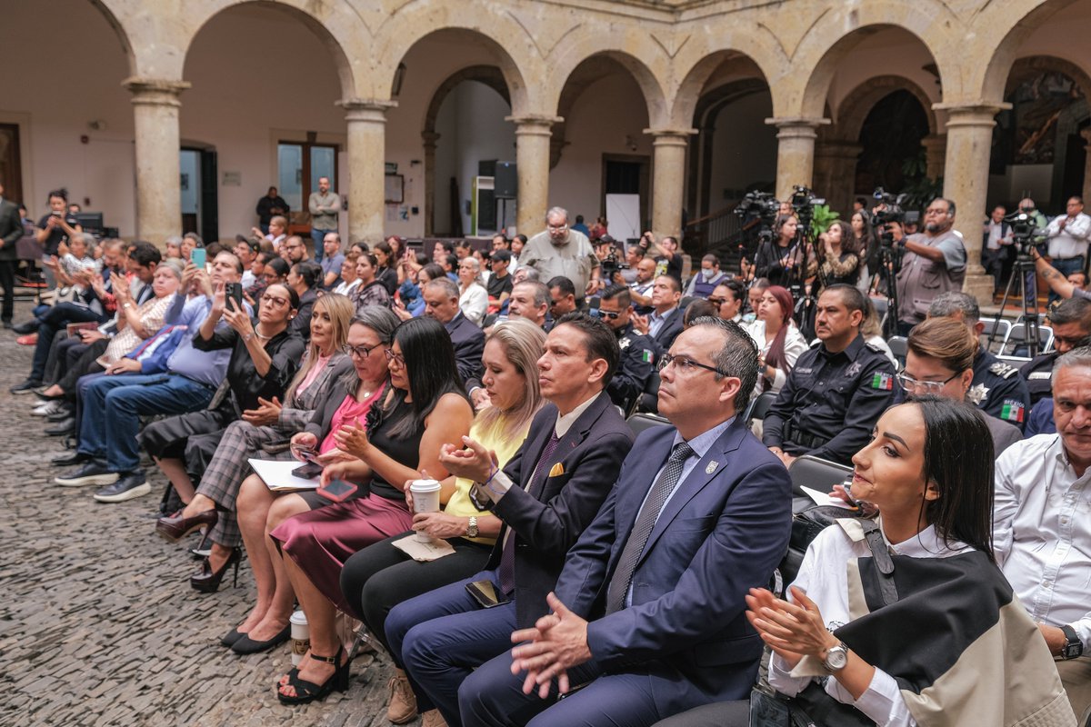 Presentamos 50 acciones urgentes para atender la crisis de desapariciones en Jalisco.

Desde la Comisión Especial en Materia de Desaparición de Personas en Jalisco, entregamos un documento que detalla medidas puntuales para enfrentar esta emergencia.

La primera acción que