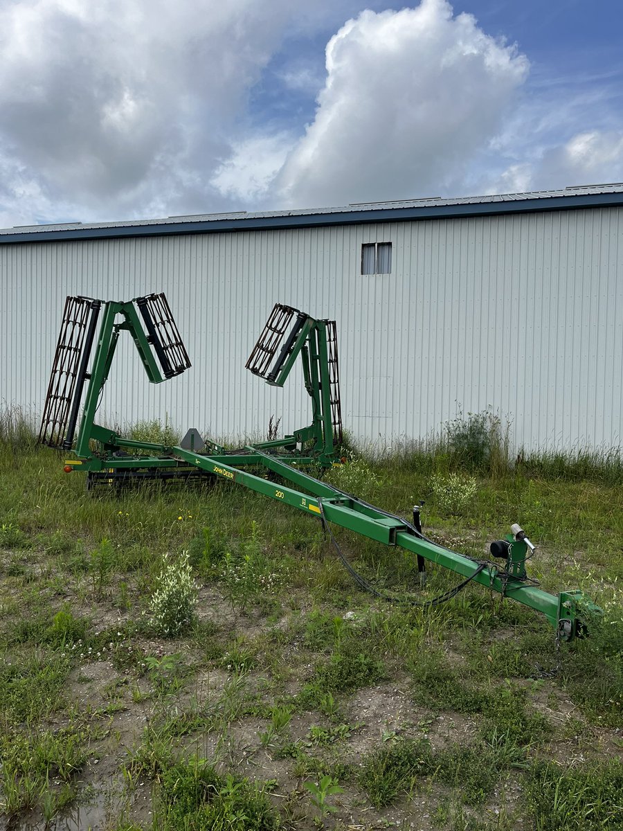 chris_abell_'s tweet photo. John Deere 200 Crumbler 
-35’
-14” Baskets 
-Adjustable tongue 
-New bearings &amp; gaskets 
-Always stored inside 
-Extra tall jack 
-$17,000 
Call (226) 231-7428 https://t.co/1TxEVAGdl4