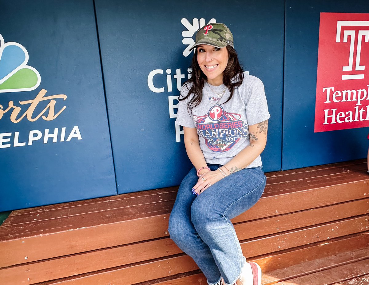 icourtneycries2's tweet photo. back-up account introductions:

hi, i'm courtney! i am a mom x3, in my 30s, but my love for philadelphia sports has made it physically impossible for me to get off this app from hell 🤍 https://t.co/rz6poglH27