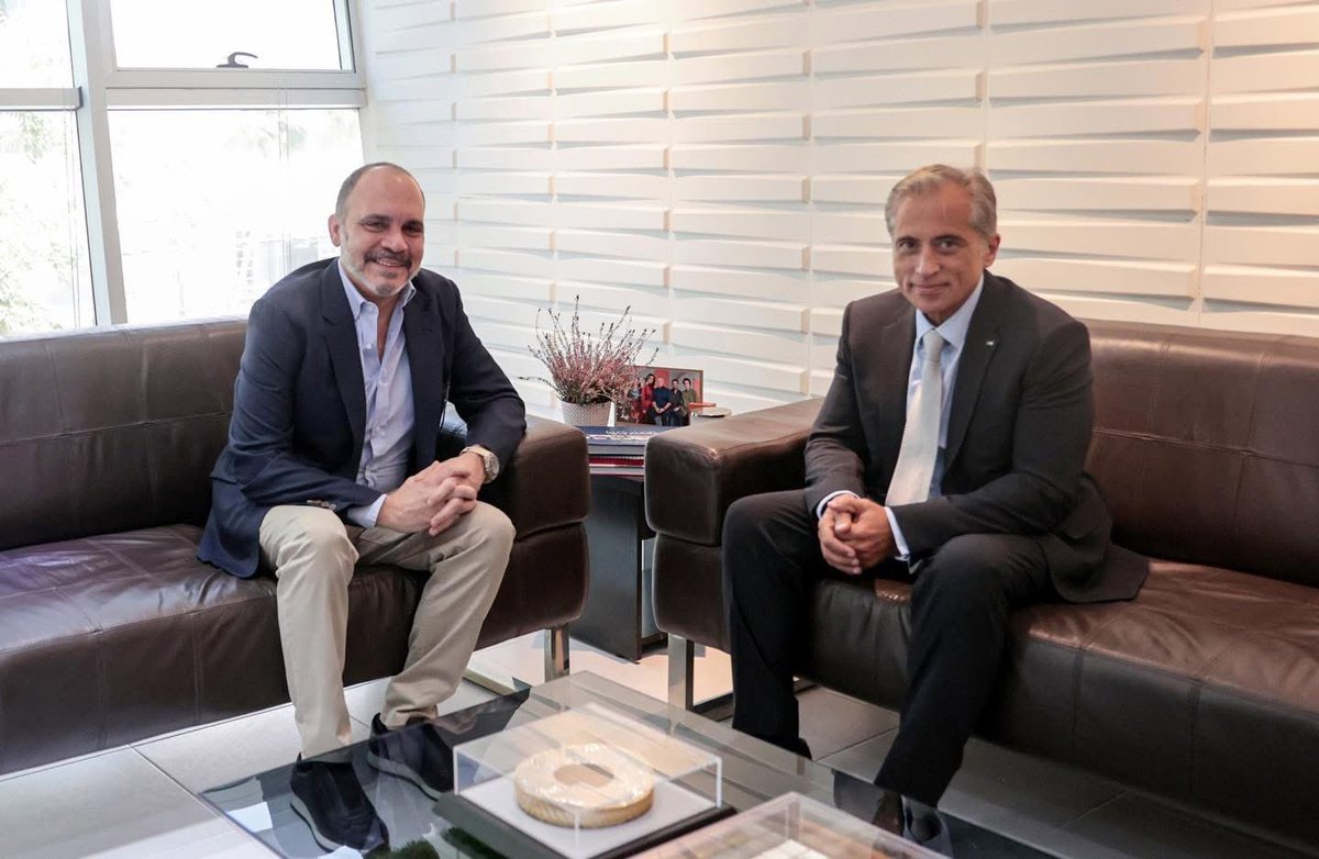 بكل التقدير والامتنان، نتقدم بالشكر الجزيل لدولة رئيس الوزراء الدكتور جعفر حسان على زيارته الكريمة للاتحاد الأردني لكرة القدم اليوم، والتي تعكس الاهتمام والدعم الحكومي لهذه المرحلة التاريخية من عمر كرة القدم الأردنية وتعزز مسيرة منتخبنا الوطني نحو مشاركته الأولى في المونديال