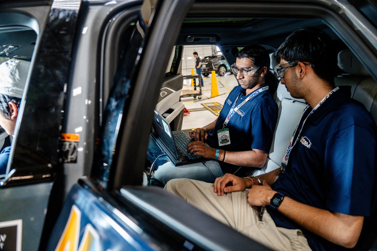 UCDavisCOE's tweet image. UC Davis EcoCAR reached new milestones at this year's challenge, earning top awards for energy efficiency and design. From high-speed tests to teamwork under pressure, the team says they're ready for Year 4.
Read the blog: engineering.ucdavis.edu/news/blog-uc-d…
#UCDavisEngineering
