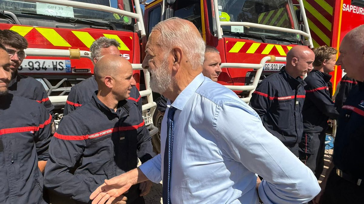 Ce matin,au côté de M. le Préfet de l'Hérault, Sébastien Frey, President de l’Agglo, et les Maires du territoire, le General Flores nous a présenté le dispositif mis en place pour lutter contre les feux qui ont impacté le secteur de Montagnac, Castelnau de Guers.