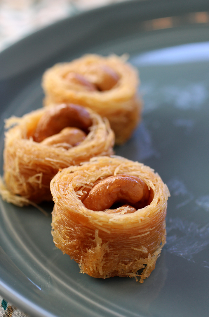 Baklava that's less cloying, boasts more nuts, and comes in handy bite-size pieces? That's what you get with #darbaklava foodgal.com/2025/07/a-diff…