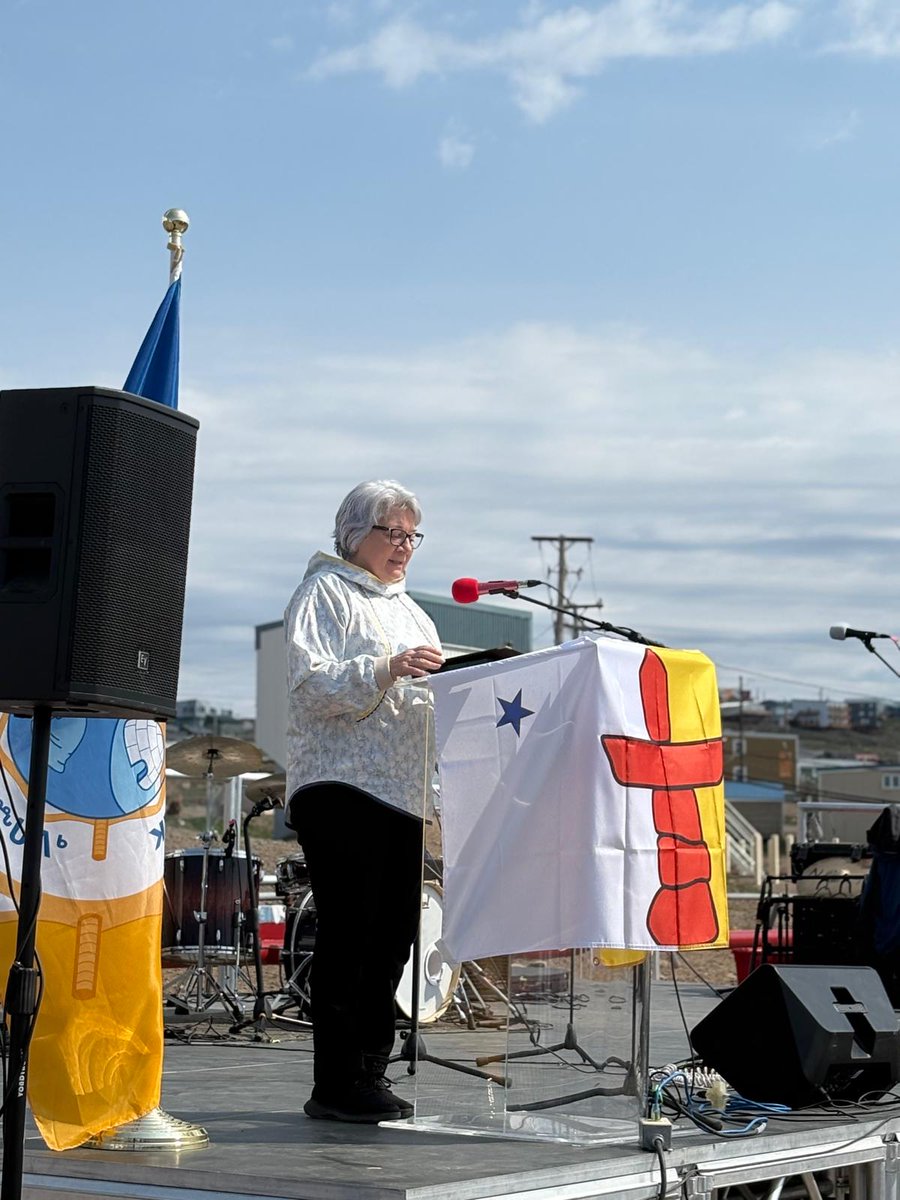 j_akeeagok's tweet image. Quviahugiti Nunavut Ubluani!
Quviahuktunga quviahuqatigiblugu Iqalungni Kuin Kivgaqtia Mary Simon. Qujajunga ukununga Nunavut Tunngavik Inc. atautimuktitingmata nunallaamiut ublumi.