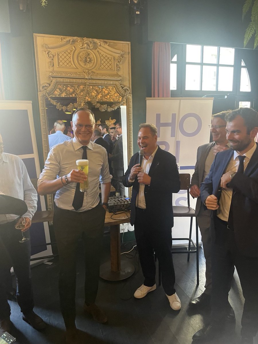 🙌 Merci à <a href="/EPhilippe_LH/">Edouard Philippe</a> d'avoir pris le temps de rencontrer nos militants et de partager sa vision dans un contexte politique compliqué. Toujours un plaisir d'échanger librement et en toute simplicité ! 👏
Haut les cœurs !🔵⚪️

<a href="/HorizonsLeParti/">Horizons</a>