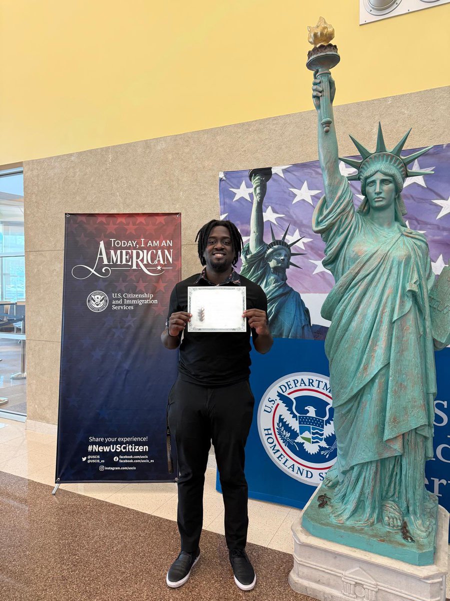 We’re so proud of our clients! 🇺🇸 Estela and Edson both officially became U.S. citizens yesterday 🎉🎉🎉 An incredible milestone and a celebration of their hard work, dedication, and dreams fulfilled!