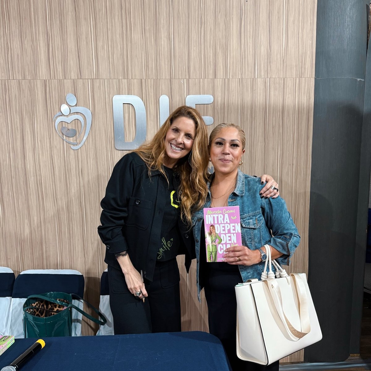 _marcelacuevas_'s tweet photo. Tuve el honor de dar la conferencia sobre la INTRADEPENDENCIA en el DIF, en el día internacional de la lucha contra el uso indebido y tráfico ilícito de droga.
Como les dije en la conferencia, una vez que practicas la INTRADEPENDENCIA, ya no vuelves a ver la vida como antes. https://t.co/AKZfKn25WW