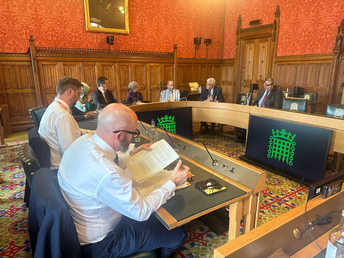 📰 #لندن | الدكتور عبدالجليل شائف، ممثل المجلس الانتقالي الجنوبي في سويسرا، يشارك في اجتماع رفيع المستوى بالبرلمان البريطاني ويؤكد على تطلعات شعب الجنوب نحو استعادة دولته. الاجتماع شهد تفاعلًا إيجابيًا واهتمامًا واسعًا بالقضية الجنوبية.