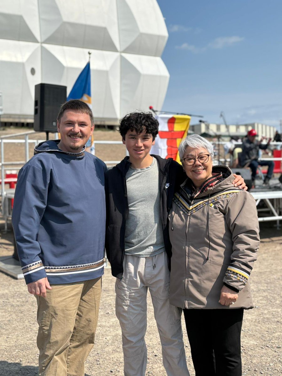 j_akeeagok's tweet image. Happy Nunavut Day!
Proud to celebrate in Iqaluit with @GGCanada Mary Simon. Today is all about honouring our beautiful territory and incredible people and communities. Grateful to @NTunngavik for bringing the community together today.
