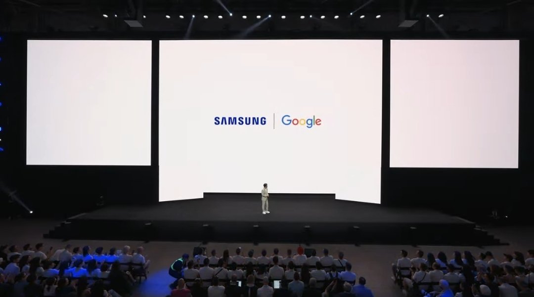 📱 رسميًا! Samsung هي أول شركة تطلق أجهزة تعمل بنظام #Android16 مباشرةً عند فتح الصندوق.
سيأتي هاتفا #GalaxyZFold7 و #GalaxyZFlip7 مع واجهة #OneUI8 المبنية على تحديث Android16، بينما ستعمل سلسلة ساعات #GalaxyWatch8Series بنظام One UI 8 Watch.