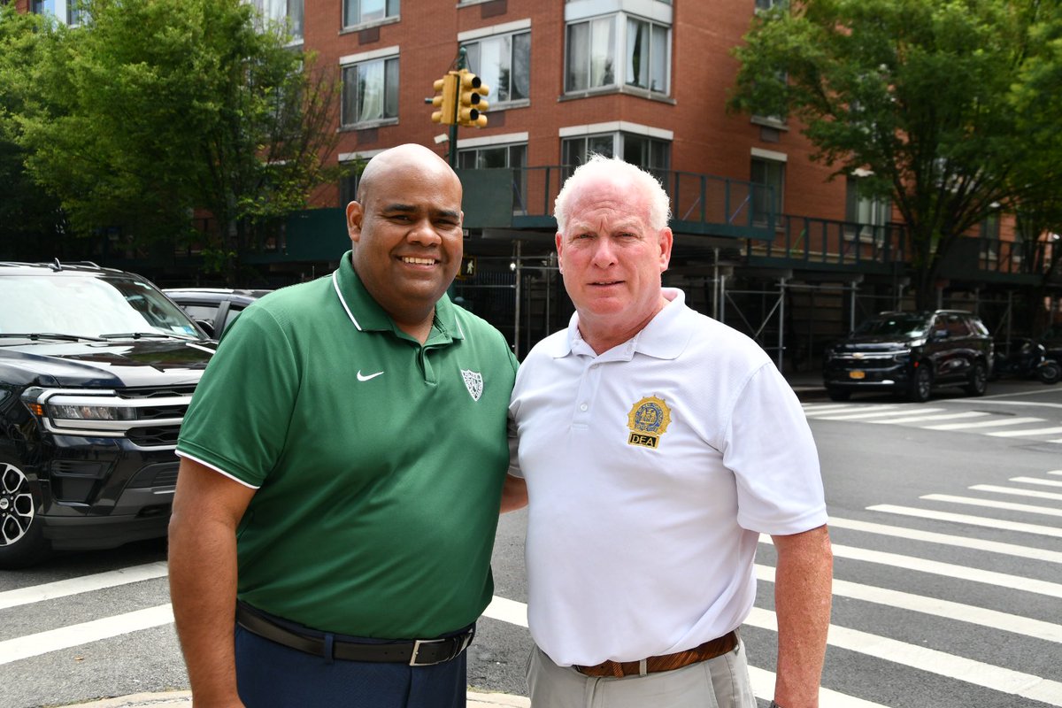 NYCPDDEA's tweet image. DEA Board Officers and fellow Detectives were happy to see the smiles on the faces of @PALNewYork kids at the opening of Play Streets. The PAL will always have a partner in “The Greatest Detectives in the World!”