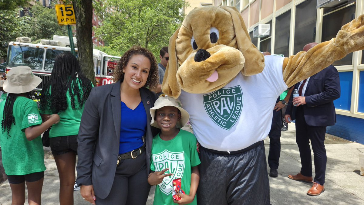 NYCPDDEA's tweet image. DEA Board Officers and fellow Detectives were happy to see the smiles on the faces of @PALNewYork kids at the opening of Play Streets. The PAL will always have a partner in “The Greatest Detectives in the World!”