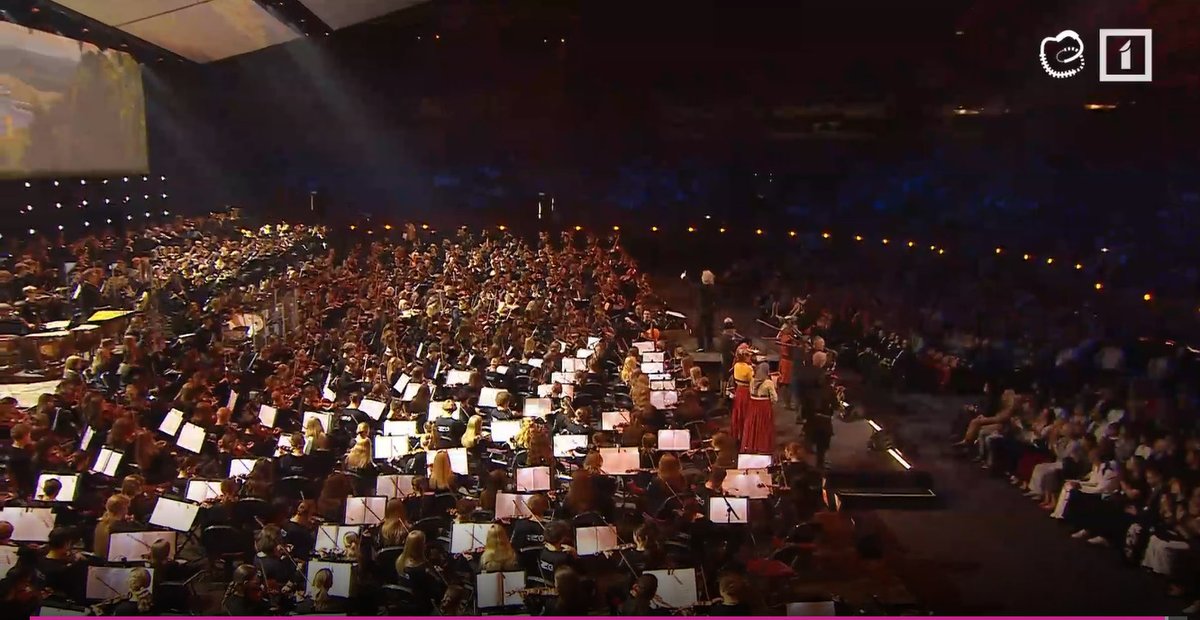 liana_langa's tweet image. Kā kultūras nācija latvieši ir sasnieguši augstāko māksliniecisko un organizētības pakāpi, to parāda Dziesmu svētki. Vēl virsotnes jāsasniedz kā politiskai nācijai! 🇱🇻🇱🇻🇱🇻#DaudzskanīgaisDebesjums #DziesmuSvētki2025