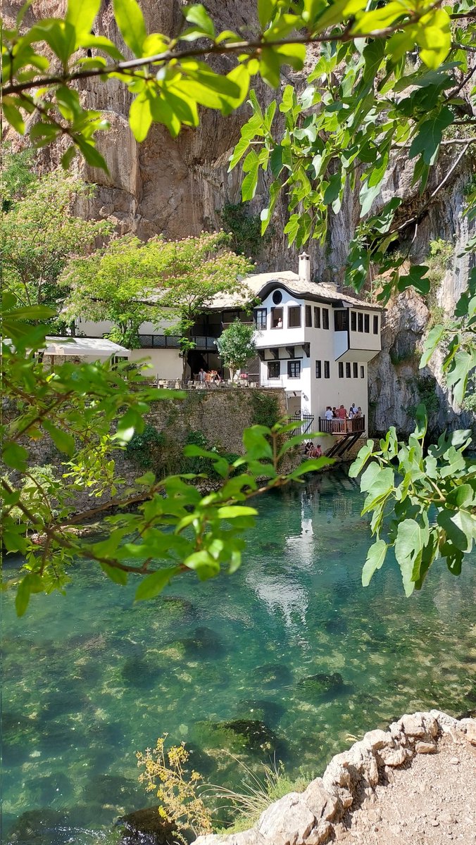 huzura yakın, telaşeden uzak..