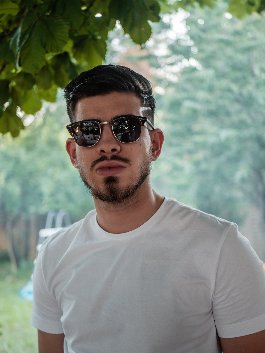 MKE_Production's tweet photo. C’est assez simple à comprendre.
Photo 1 : Ce que j’ai demandé 
Photo 2 : La coupe chez un coiffeur 
Photo 3 : La coupe chez un barber 

Voilà https://t.co/q4C0b33Ikg
