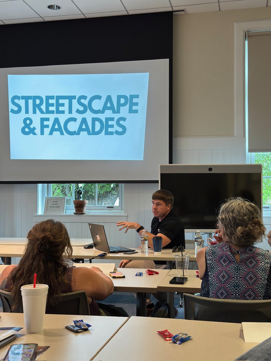 VARuralCenter's tweet image. Todd Wolford, Executive Director of Downtown Wytheville, Inc., and Charlie Jones, Assistant Director shared with #VRLI the town’s revitalization story,
describing the immense coordination and block-by-block construction it took to rebuild the area while keeping storefronts open.