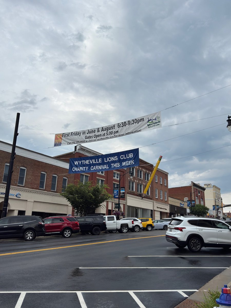 VARuralCenter's tweet image. Todd Wolford, Executive Director of Downtown Wytheville, Inc., and Charlie Jones, Assistant Director shared with #VRLI the town’s revitalization story,
describing the immense coordination and block-by-block construction it took to rebuild the area while keeping storefronts open.