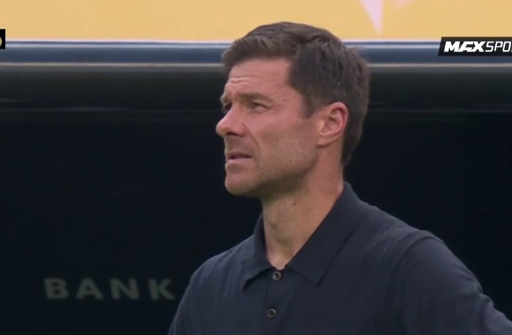 قفلت بسبب أخبار مادويكي ورجعت على حزن جديد ولكن سؤال :

في ناس بتلوم الونسو على أي أساس؟

جوز البهايم ورا غلطوا ضد فريق ما ينفع تغلط أمامه شو يعمل؟

تقولي لعب فالفيردي باك ، يعني تريد فاسكيز؟

ممكن توازن الفريق إختل لأنه لعب مبابي وفيني وغونزالو مع بعض ولكن كمان شو يعمل ؟!!