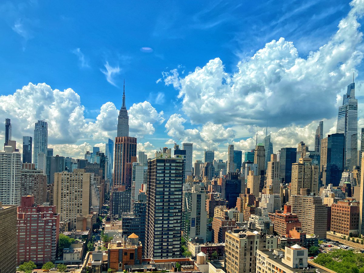 DHermanStudio's tweet image. Midtown Manhattan on a Summer Wednesday

#manhattan #midtownmanhattan #midtown #empirestatebuilding #skyline #newyorkskyline #manhattanskyline #skyscrapers 

instagram.com/p/DL5ojqQyyAD/…
