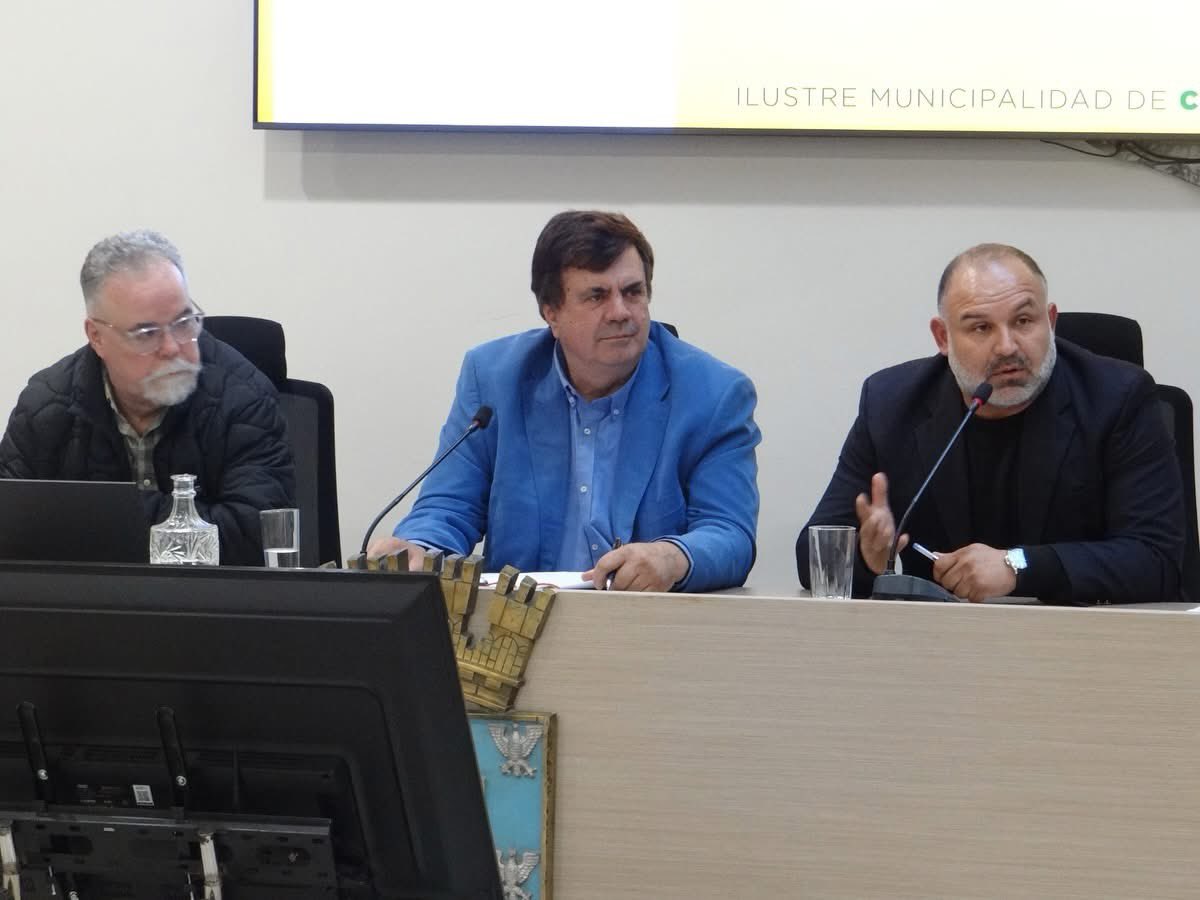 En la comuna de Los Ángeles se llevó a cabo la Comisión Agrícola y de Recursos Hídricos donde se analizó solicitud Adquisición de camiones aljibes y
Construcción del Sistema Sanitario Rural (SSR) La Aguada, para Cabrero.