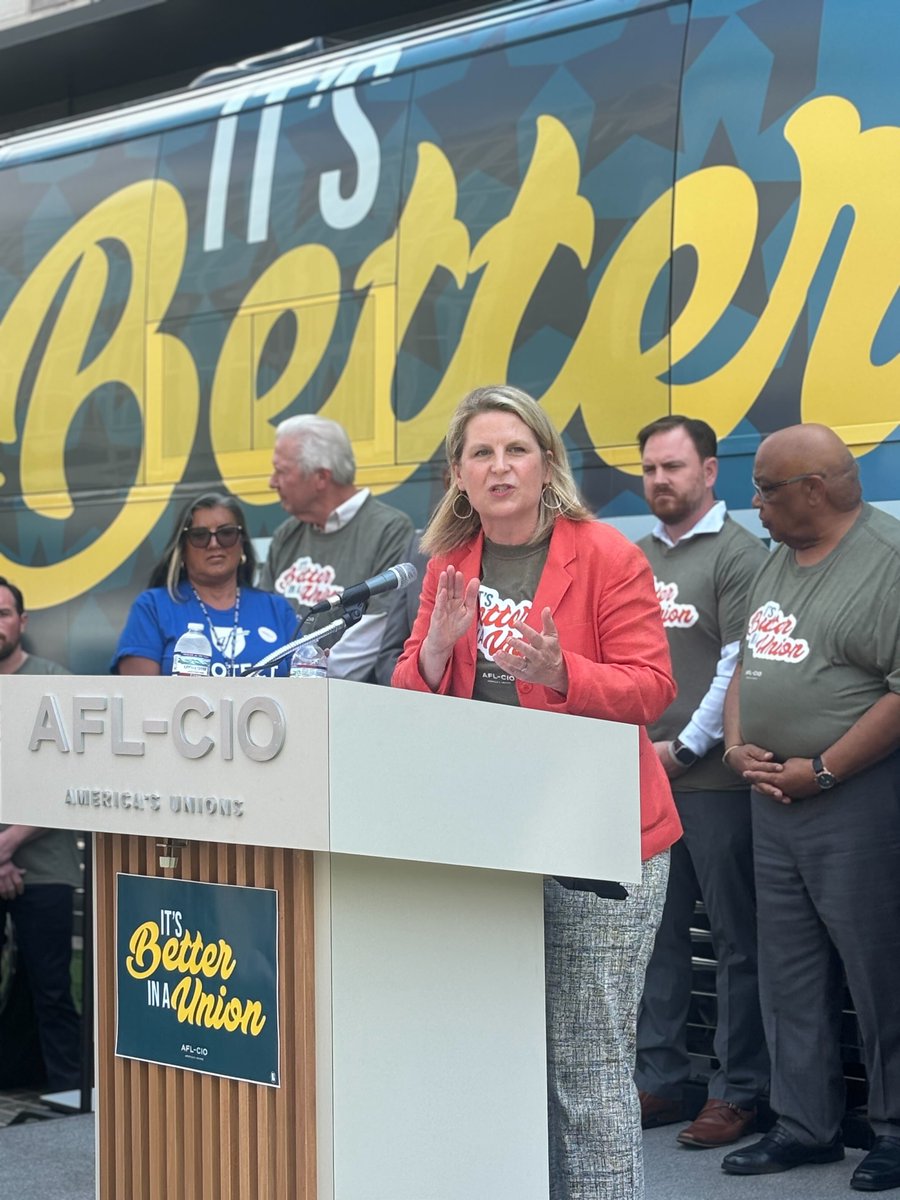 TTDAFLCIO's tweet image. Today, unions across many trades and industries gathered to kick off the @AFLCIO's #ItsBetterInAUnion Bus Tour. Now is the time to organize and fight so Americans can have the economic freedom, fairness and security they deserve.