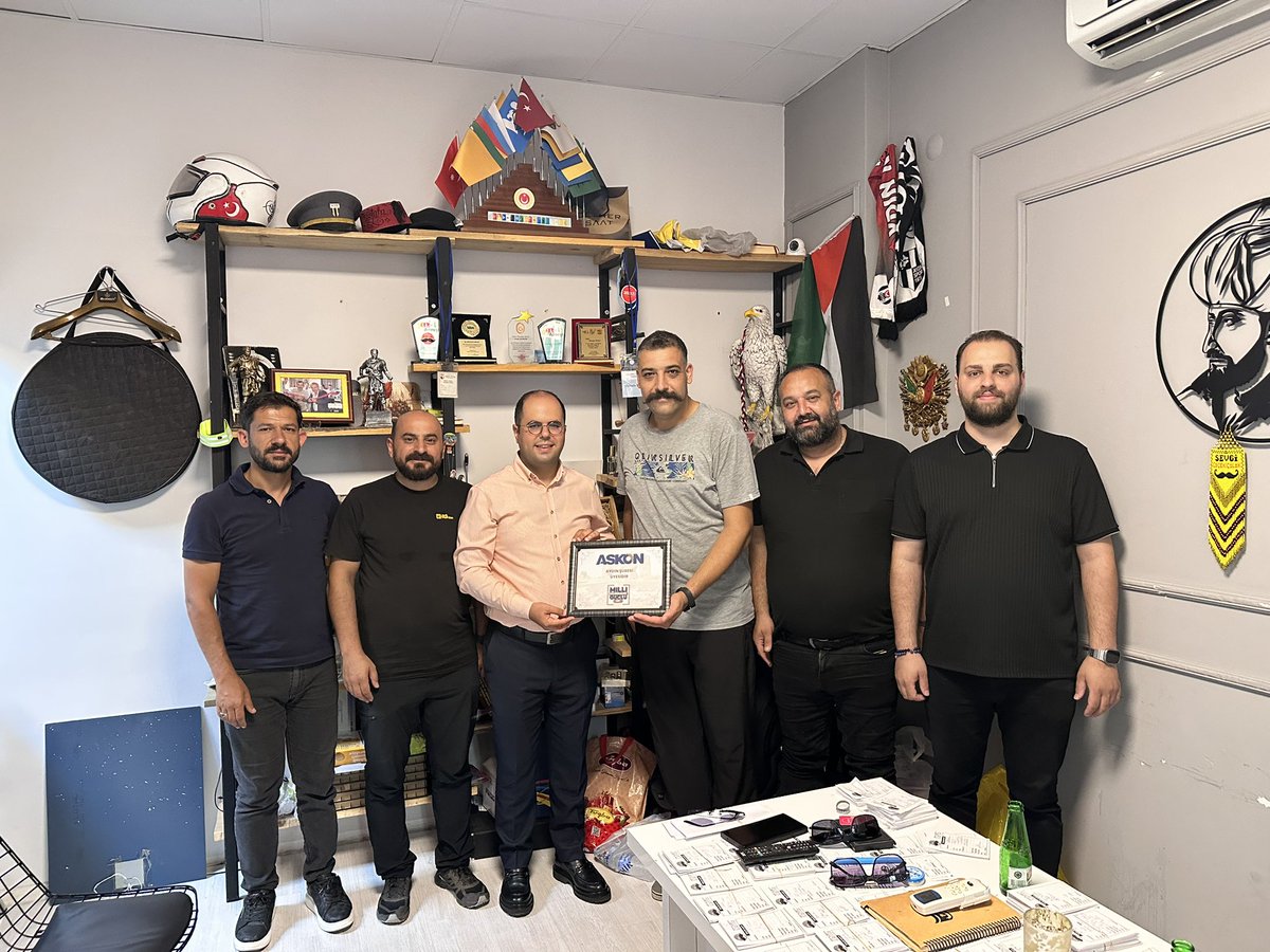 ASKON Aydın Şubesi olarak, üyemiz Sevgi Çiçekçilik işletmesinin sahibi, Aydın’ımızın sevilen siması Sn. Mustafa Benli abimizi ziyaret ettik.

Hem ticarete hem sanata gönül vermiş Mustafa abimize nazik misafirperverliği için teşekkür eder, başarılarının devamını dileriz.