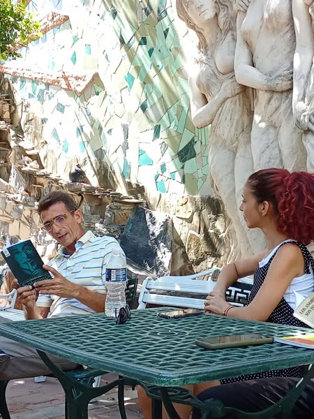 Rinden homenaje a escritor Jesús de la Caridad Candelario Alvarado en los Jardines de UNEAC #Cienfuegos #CubaEsCultura 
<a href="/SolMayelin/">Mayelín del Sol</a> <a href="/YolexiRdguez/">Yolexis Rodriguez</a> <a href="/YaquedeCuba/">Yaquelin</a> <a href="/agnes_becerra/">Agnes Becerra</a> <a href="/EVilluendasC/">Enrique Villuendas</a> <a href="/alfonso_noya/">Alfonso Noya Martínez🇨🇺</a> <a href="/CubanaLidice/">Lídice De Cuba 🇨🇺</a> <a href="/Armandocv781123/">Armando Carranza Valladares</a> <a href="/yulls_yusimi/">Yusimi Yulls Quintana</a> <a href="/FernandezMaryde/">Maryde Fernández López</a> <a href="/PerlavisionTV/">Perlavisión TV</a>