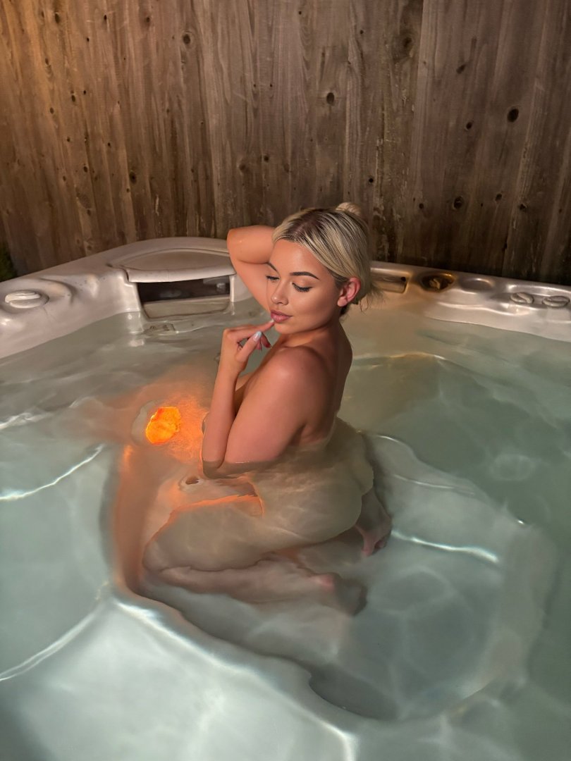Join Me, I’m Wet... 💋💋💋