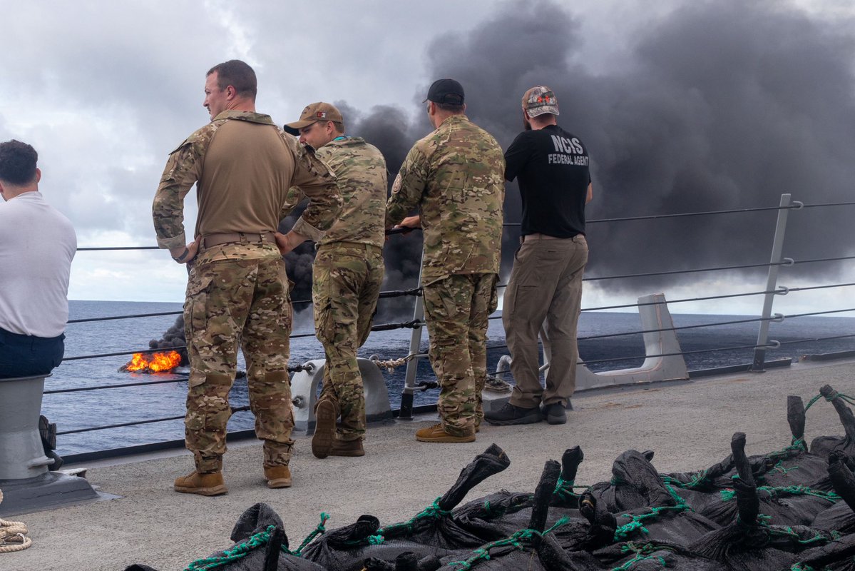 RealNCIS's tweet image. In support of @USNorthernCmd’s southern border mission, #NCIS Special Agents deployed aboard guided-missile destroyers USS Gravely, USS Stockdale & USS Cole—providing law enforcement & counterintelligence capabilities at sea.
📰 ncis.navy.mil/Media/News/Art…
#MaritimeSecurity
