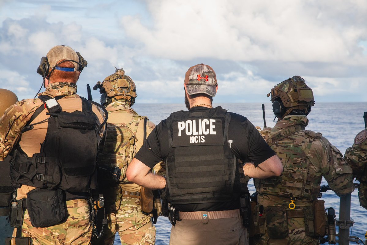 RealNCIS's tweet image. In support of @USNorthernCmd’s southern border mission, #NCIS Special Agents deployed aboard guided-missile destroyers USS Gravely, USS Stockdale & USS Cole—providing law enforcement & counterintelligence capabilities at sea.
📰 ncis.navy.mil/Media/News/Art…
#MaritimeSecurity