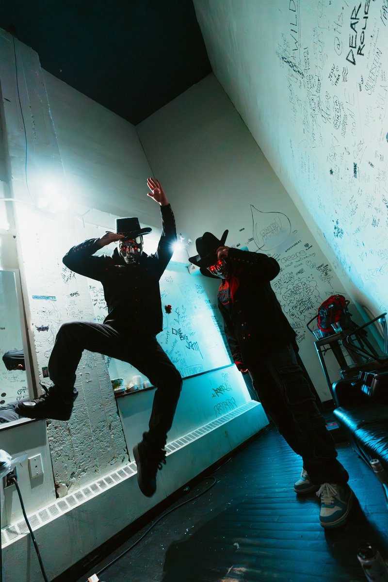 ATLiensOfficial's tweet image. cowboys vs aliens