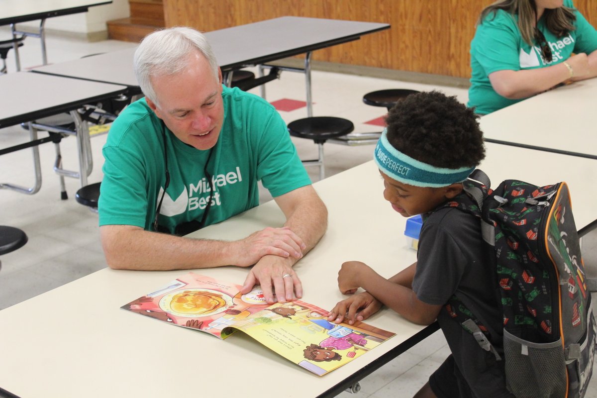 A great day to Drop Everything And Read (D.E.A.R.)! This is a dedicated time when scholars, staff, and volunteers dive into the joy of reading. Thank you to all of the volunteers who came out today to read to our scholars!📖

#freedomschoolclt #summerofopportunity #greatdayofdear