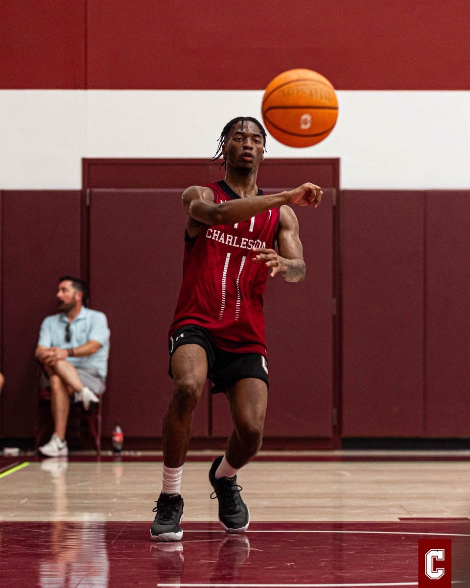 CofCBasketball's tweet image. 🌴👀 @ChadlynTraylor3 looking good in Maroon and White