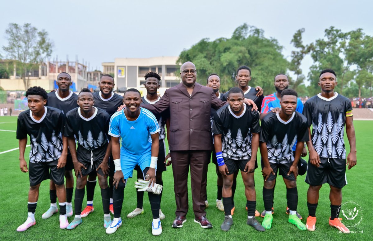 Presidence_RDC's tweet image. Le stade de football ouvert compte des compartiments réservés aux vestiaires, des gradins et un dispositif de sécurité des athlètes. Cela a permis aux équipes de la Fédération internationale de football association (FIFA) de l’homologuer.
presidence.cd/link/Fcih9ClopF
