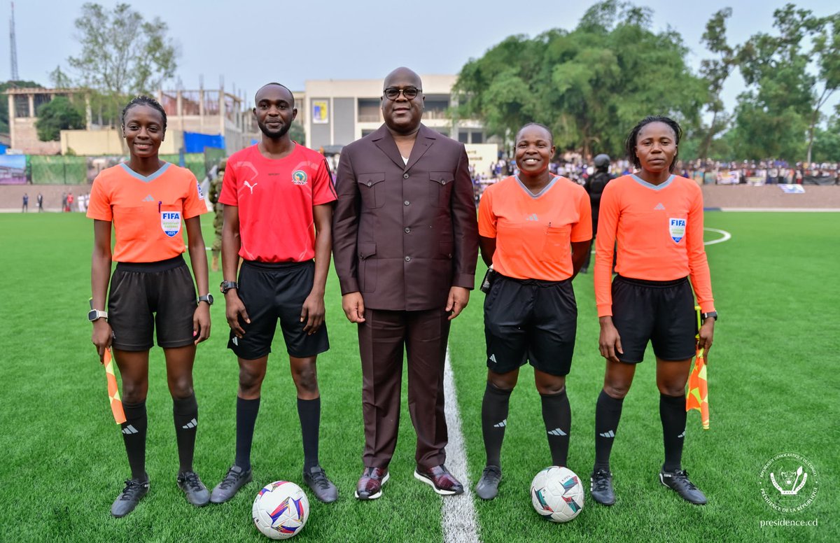 Presidence_RDC's tweet image. Le stade de football ouvert compte des compartiments réservés aux vestiaires, des gradins et un dispositif de sécurité des athlètes. Cela a permis aux équipes de la Fédération internationale de football association (FIFA) de l’homologuer.
presidence.cd/link/Fcih9ClopF