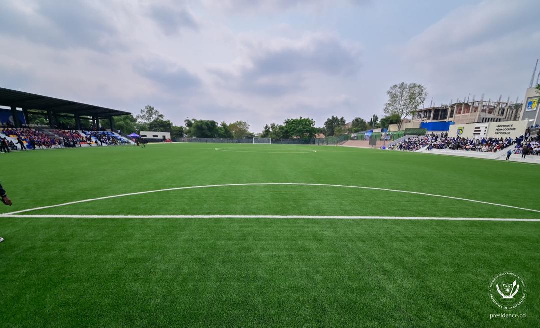 Presidence_RDC's tweet image. Le stade de football ouvert compte des compartiments réservés aux vestiaires, des gradins et un dispositif de sécurité des athlètes. Cela a permis aux équipes de la Fédération internationale de football association (FIFA) de l’homologuer.
presidence.cd/link/Fcih9ClopF