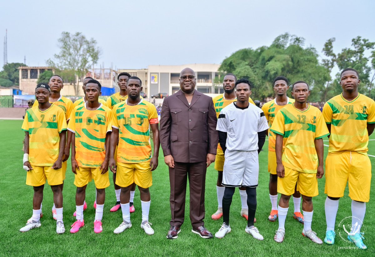 Presidence_RDC's tweet image. Le stade de football ouvert compte des compartiments réservés aux vestiaires, des gradins et un dispositif de sécurité des athlètes. Cela a permis aux équipes de la Fédération internationale de football association (FIFA) de l’homologuer.
presidence.cd/link/Fcih9ClopF