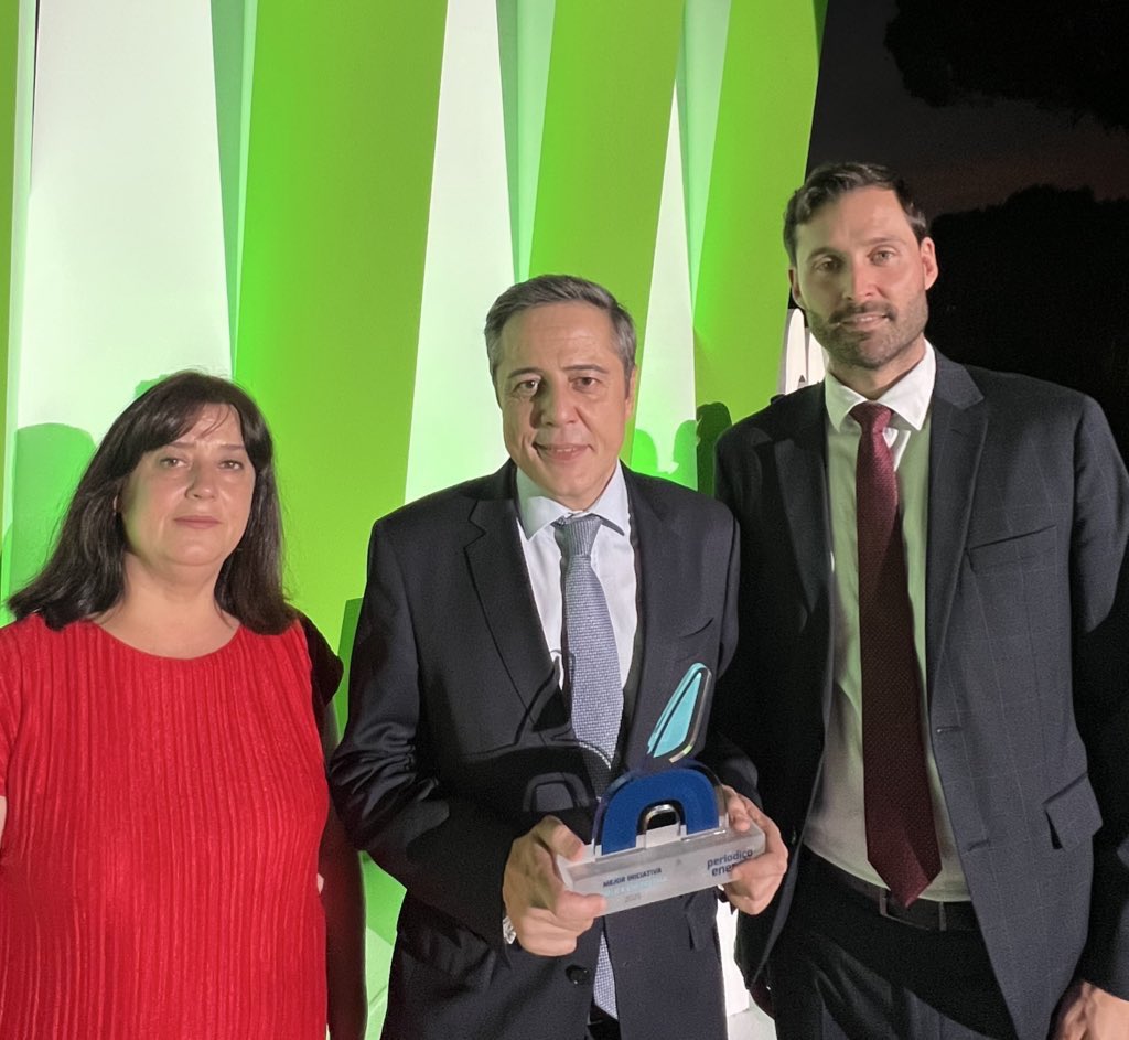 EOI (@eoi) on Twitter photo 📢Y la noche culmina con un reconocimiento: Hemos ganado el Premio de <a href="/Per_Energia/">El Periódico de la Energía</a> a la Mejor Iniciativa Pública Energética por nuestros 70 años impulsando el futuro de la energía a través de los másters y programas 🏆
¡Muchas gracias! 🙏🏽
#PremiosEnergía25 📢Y la noche culmina con un reconocimiento: Hemos ganado el Premio de <a href="/Per_Energia/">El Periódico de la Energía</a> a la Mejor Iniciativa Pública Energética por nuestros 70 años impulsando el futuro de la energía a través de los másters y programas 🏆
¡Muchas gracias! 🙏🏽
#PremiosEnergía25