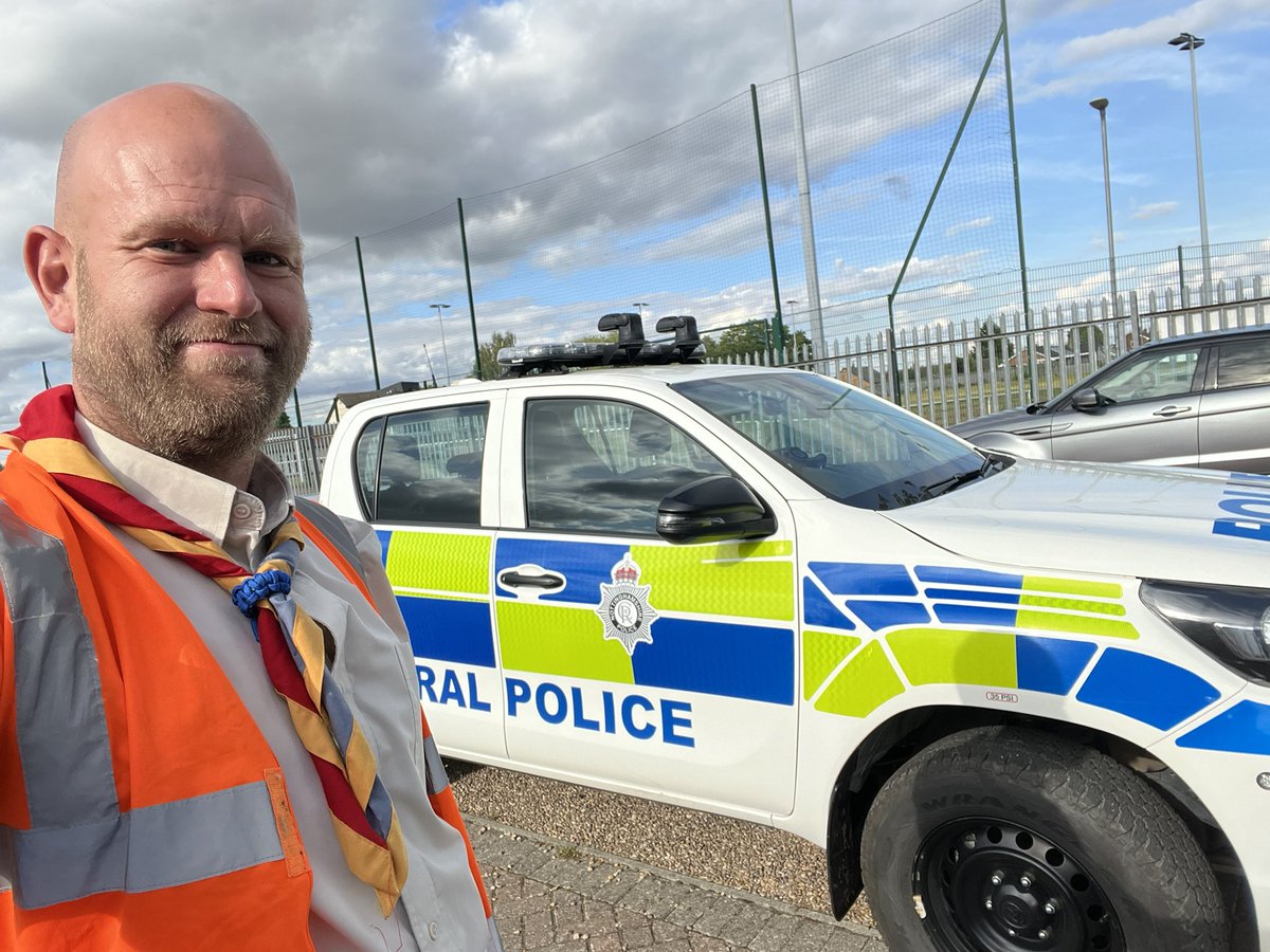 GorillaManFitn1's tweet image. Supported Collingham Beavers tonight on a hike with Rob and Newark Police: Rural Villages plus we met Colin the Crocodile 💪🐊 #ScoutingLife #NewarkRuralPolice #ScoutAdventures #ScoutHike #ScoutsUK