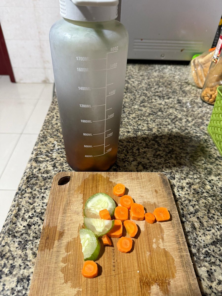 dibbyte's tweet photo. @boundless_xyz @zerion 
Today's challenge is staying hydrated and the target is 2L.
Staying hydrated is something I'm very passionate about.
Watch how I stay hydrated whilst on my shift..
STAY HYDRATED!
STAY BOUNDLESS!
ZK prove brings transparency! https://t.co/w3XHUV6ppM