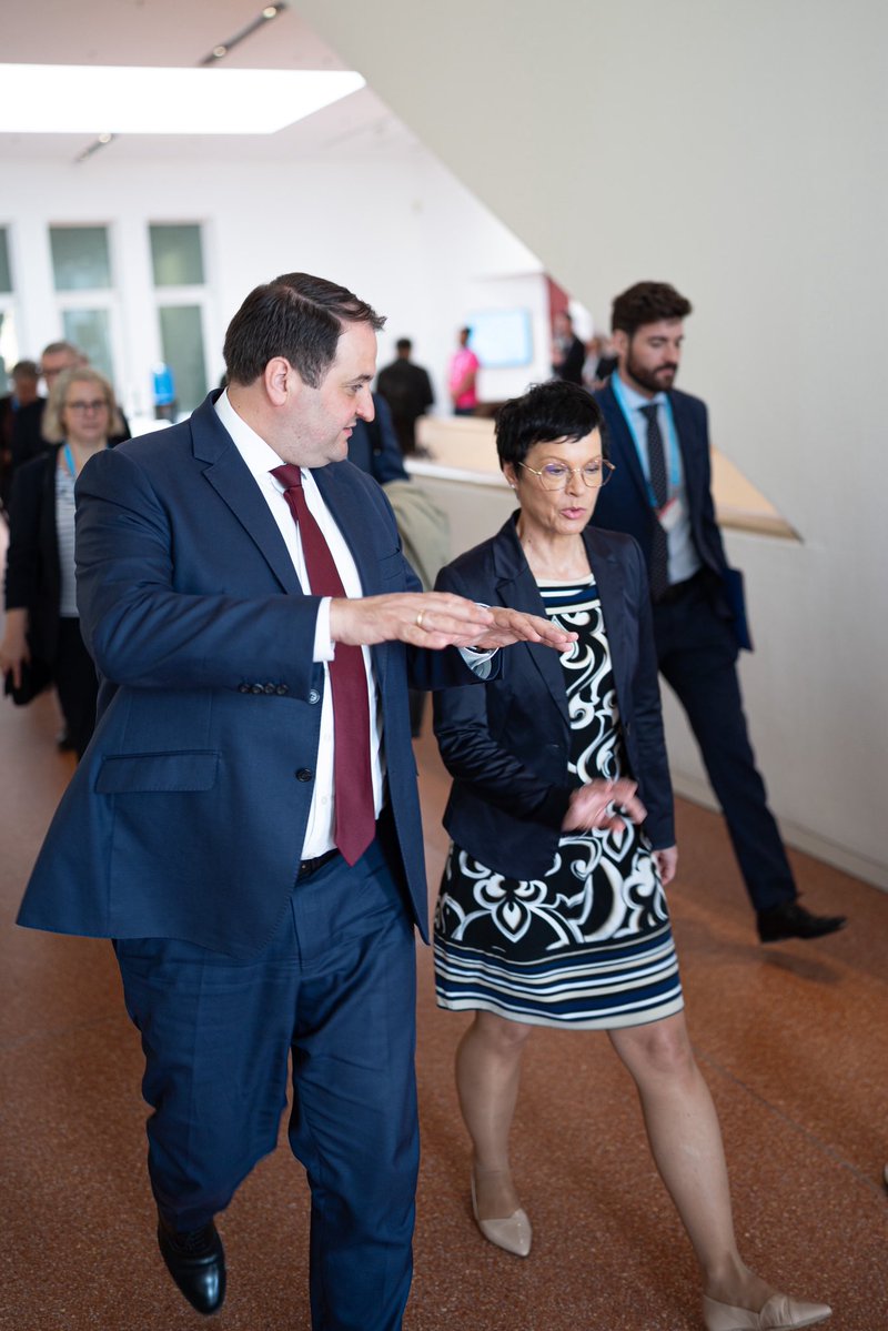 mbeimnrw's tweet image. „Die EU-Erweiterung hat Wohlstand & Demokratie gestärkt. Diese Erfolgsgeschichte gilt es, auch und gerade unter anderen geopolitischen Vorzeichen fortzusetzen“, so Minister @n_liminski im Gespräch mit der EU-Kommissarin für Erweiterungsfragen @MartaKosEU beim @DW_GMF.