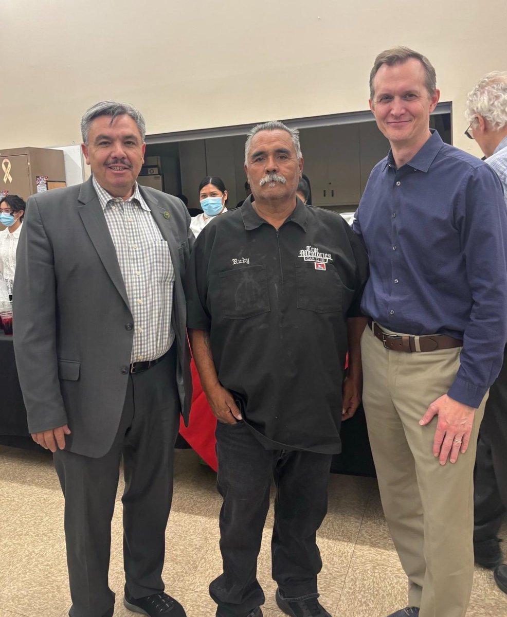 gtwhitesides's tweet image. Yesterday, the @LADemocrats held a meeting in the Antelope Valley, where I was able to talk about the importance of our region and what’s at stake for working families.
Defending this seat and flipping the House will run directly through the AV. In Congress, I'll keep working…