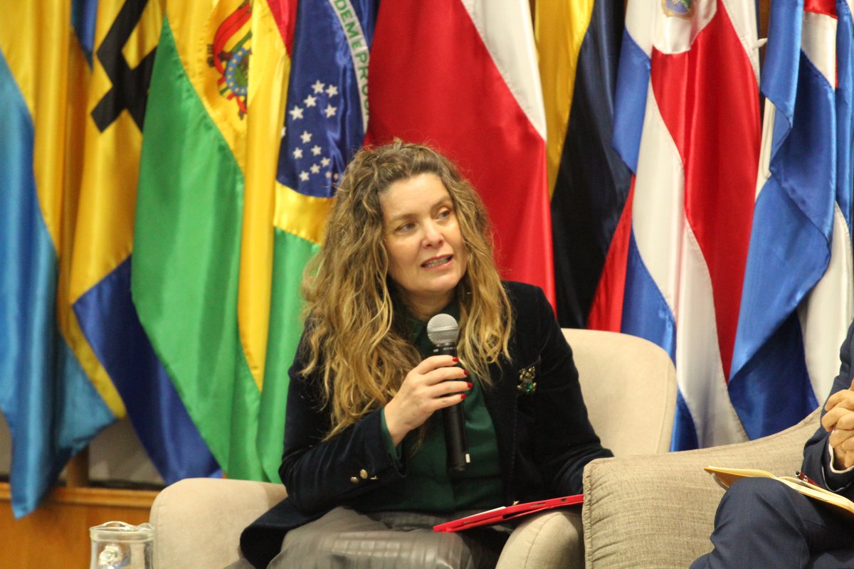 Gabriela Elgueta (@gabyelguetap) on Twitter photo ¡10 Años transformando territorios! Esta mañana participé en el seminario internacional “Transformando territorios: reflexiones sobre el habitar en Pequeñas Localidades”, que organizamos para conmemorar los 10 años del Programa para Pequeñas Localidades del <a href="/Minvu/">MINVU - Chile</a>. ¡10 Años transformando territorios! Esta mañana participé en el seminario internacional “Transformando territorios: reflexiones sobre el habitar en Pequeñas Localidades”, que organizamos para conmemorar los 10 años del Programa para Pequeñas Localidades del <a href="/Minvu/">MINVU - Chile</a>.