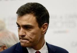 VampiroChicho1's tweet image. — Moncloa, ¿dígame…?
— Sí, hola buenas tardes; Preguntaba por Pedro Sánchez.
— Uy, es que en estos (y la mayoría de momentos), está disimulando como que está reunido en ‘cosas importantes’ ¿De parte de quién?
— Soy el KARMA.
— Un min, por favor…
— Ok
— Me dice que le cuelgue.