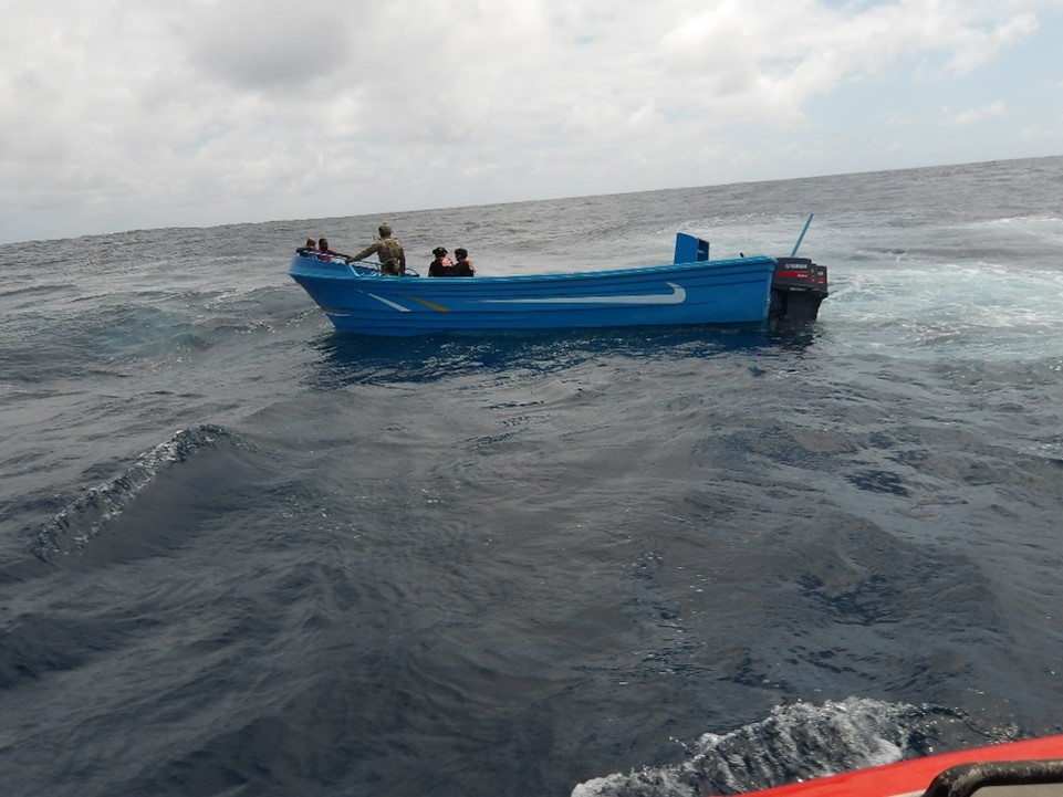 USCGNorCal's tweet image. Crews from USCGC Hamilton, HITRON and TACLET South interdicted 3 narcotics smuggling vessels over 2 days! The crews seized almost 6,000kg of illicit narcotics! #uscg #uscgchamilton #hitron #tacletsouth