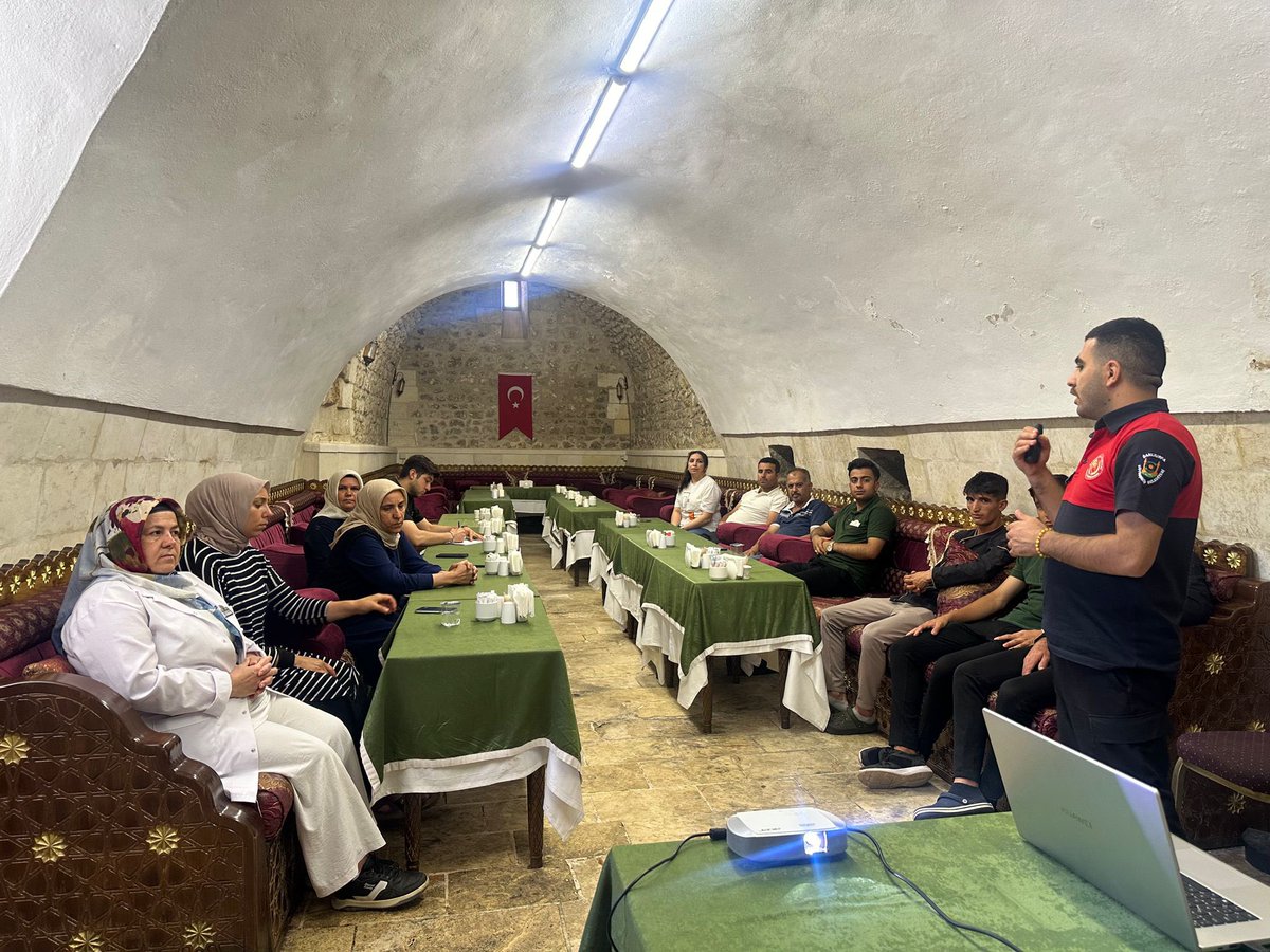 Yangın Güvenlik Tedbirleri Kapsamında;
Büyükşehir Belediyesi Bel-Tur A.Ş’ye ait;

📍Belediye Çay Bahçesi ve
📍Sakıbın Köşkünde görevli personellere yönelik “Başlangıç yangınlarına ilk müdahale ve yangın söndürme tüplerinin kullanımı” ile ilgili eğitim prog. Tamamladık